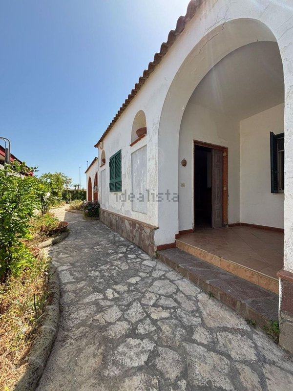 casa indipendente in vendita a Castel Volturno
