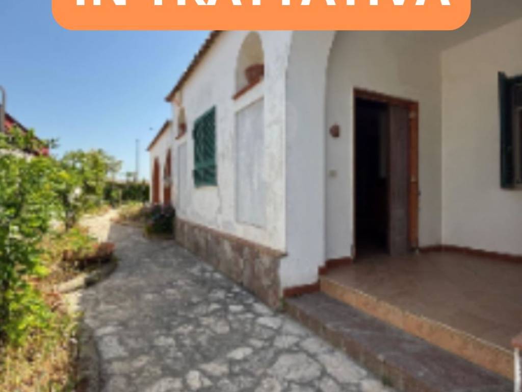 casa indipendente in vendita a Castel Volturno