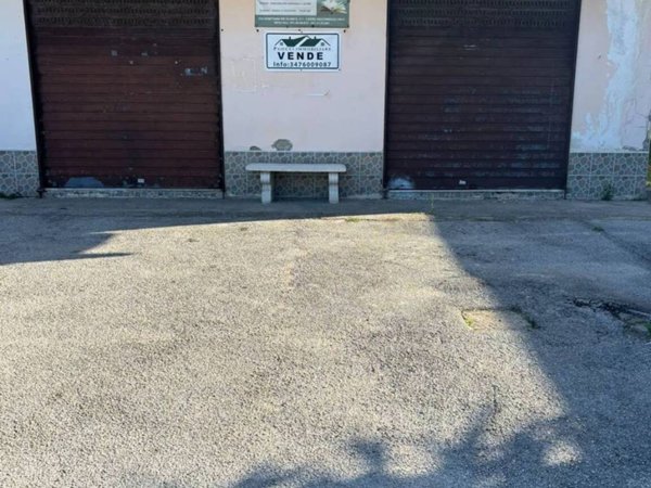 negozio in vendita a Castel Volturno