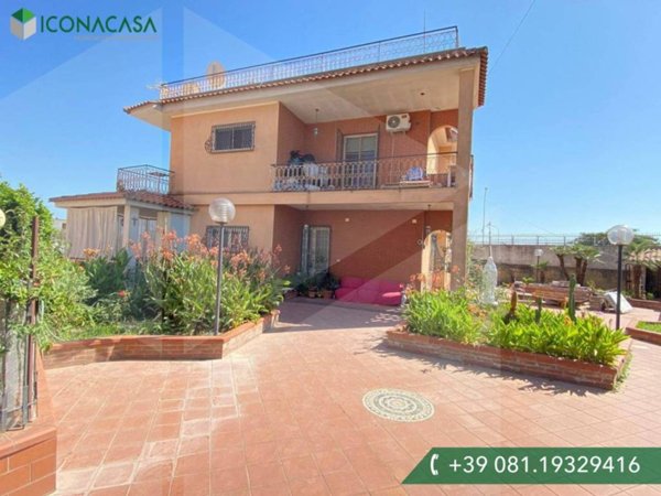 casa indipendente in vendita a Castel Volturno