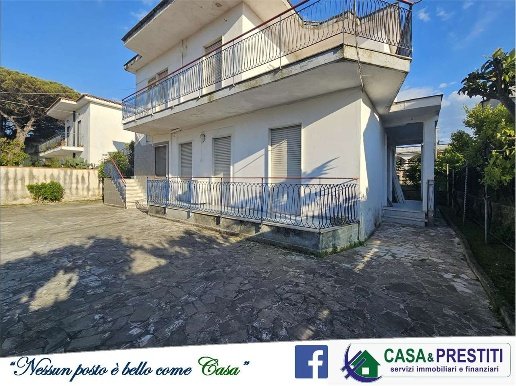 casa indipendente in vendita a Castel Volturno