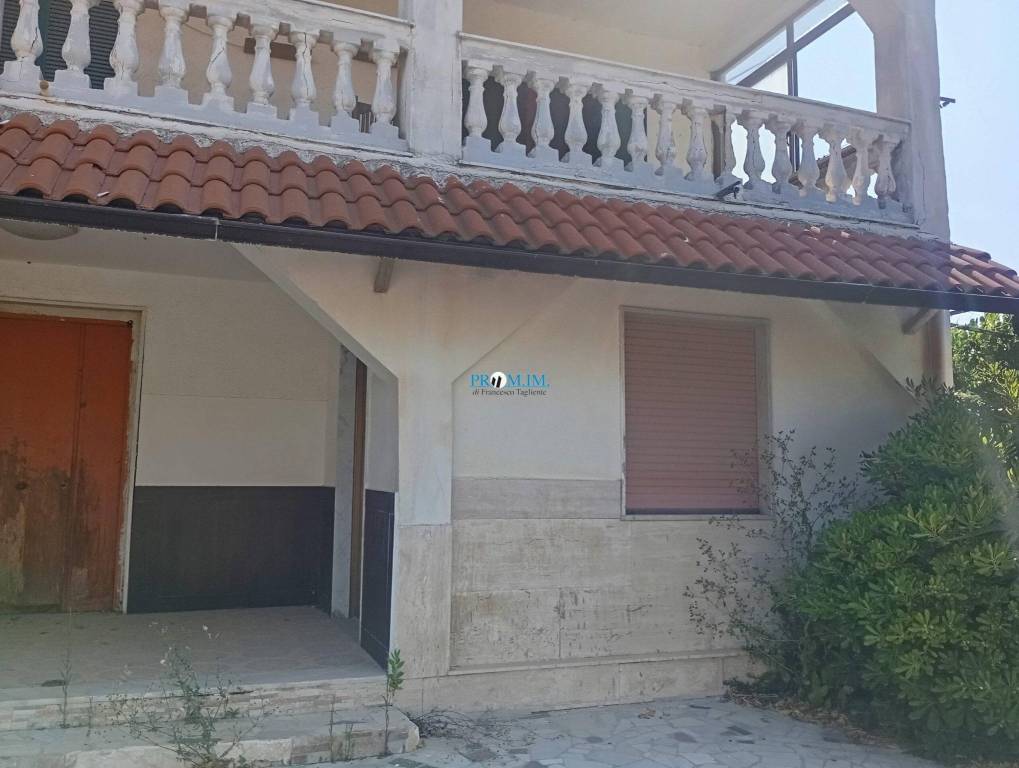casa indipendente in vendita a Castel Volturno in zona Le Morelle