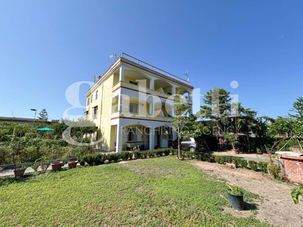 casa indipendente in vendita a Castel Volturno