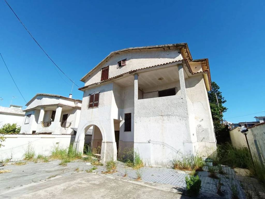 casa indipendente in vendita a Castel Volturno in zona Ischitella