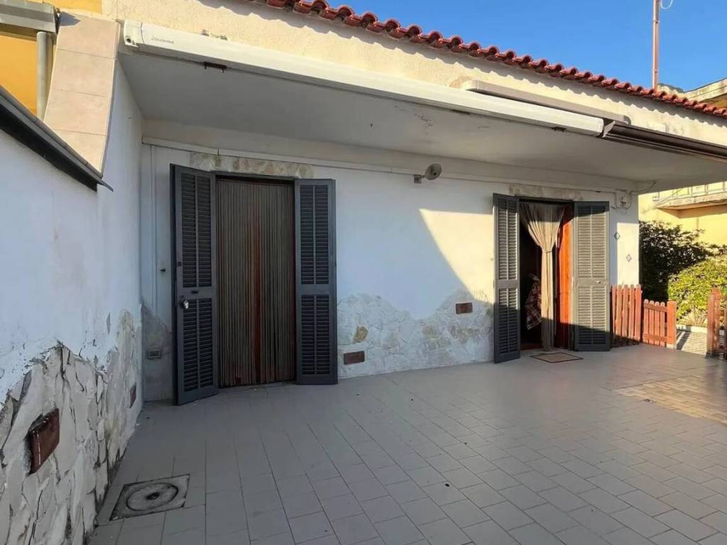 casa indipendente in vendita a Castel Volturno