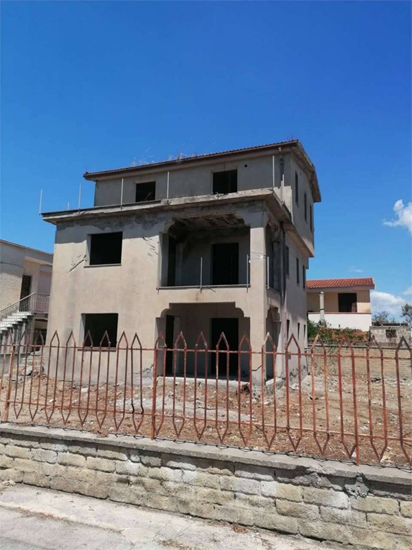 intera palazzina in vendita a Castel Volturno