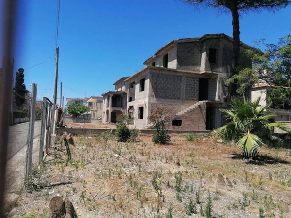 intera palazzina in vendita a Castel Volturno