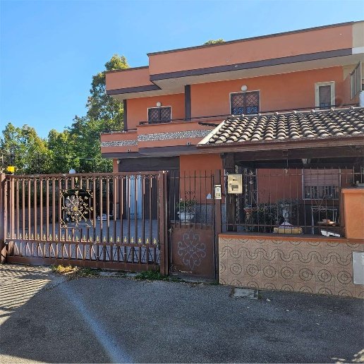 casa indipendente in vendita a Castel Volturno