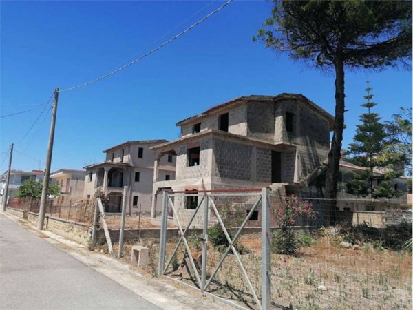 intera palazzina in vendita a Castel Volturno