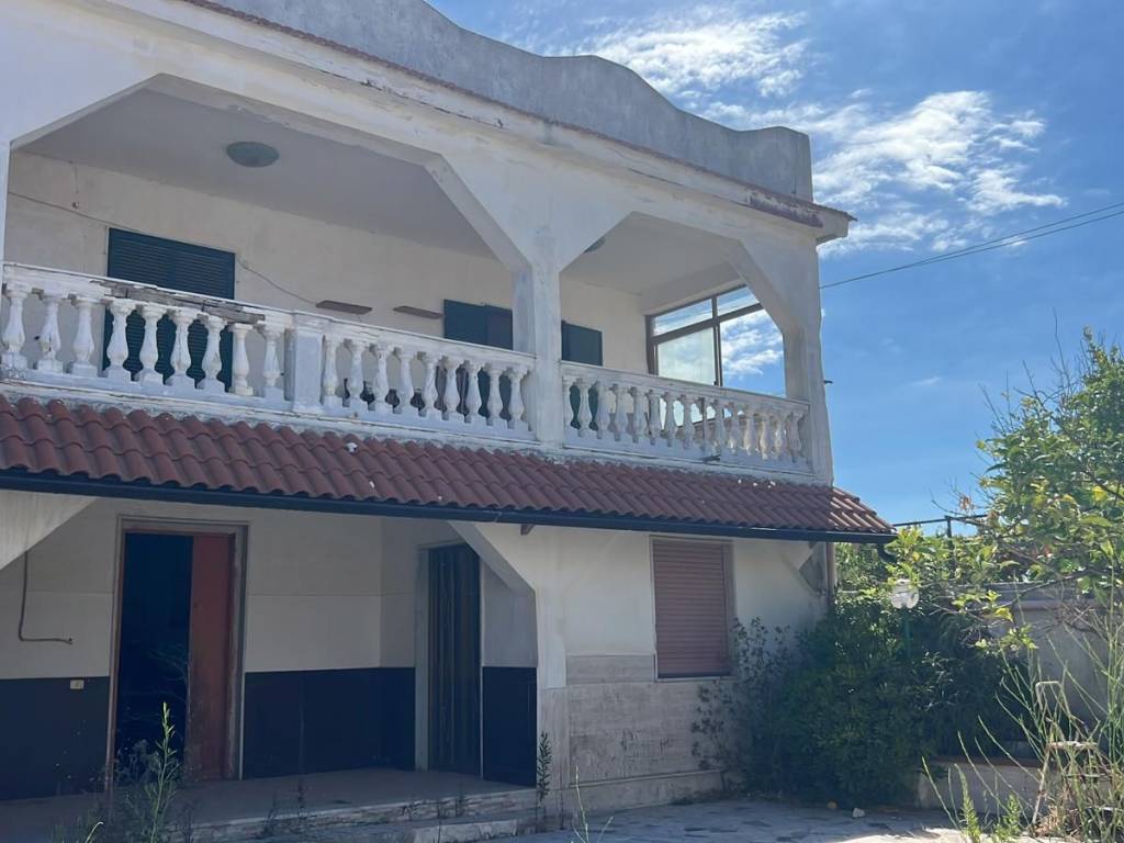 casa indipendente in vendita a Castel Volturno