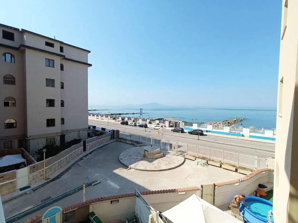 appartamento in vendita a Castel Volturno in zona Villaggio Coppola