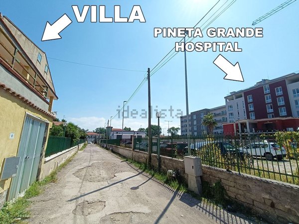 casa indipendente in vendita a Castel Volturno in zona Pineta Grande