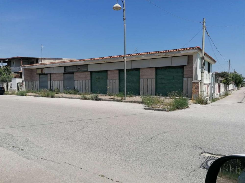 negozio in vendita a Castel Volturno
