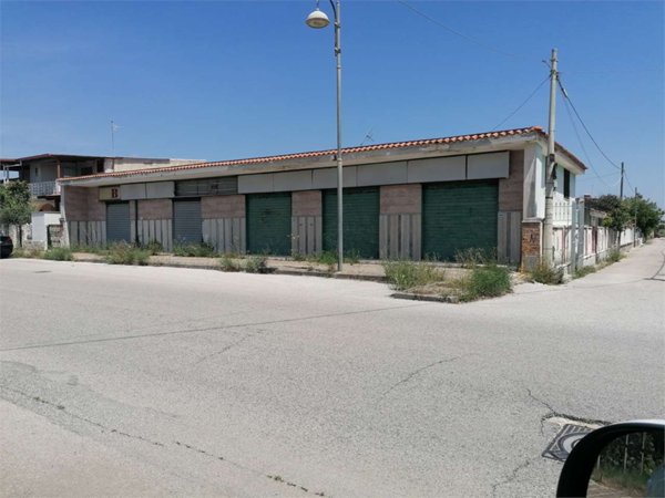 negozio in vendita a Castel Volturno