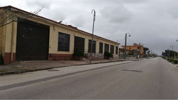 locale commerciale in vendita a Castel Volturno