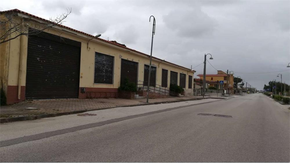 negozio in vendita a Castel Volturno