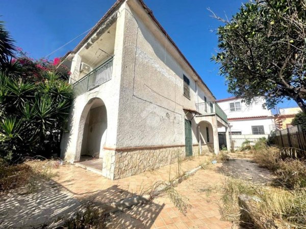 casa indipendente in vendita a Castel Volturno