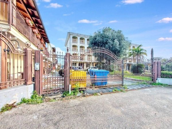 negozio in vendita a Castel Volturno