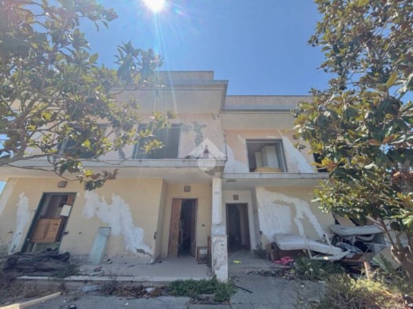 casa indipendente in vendita a Castel Volturno