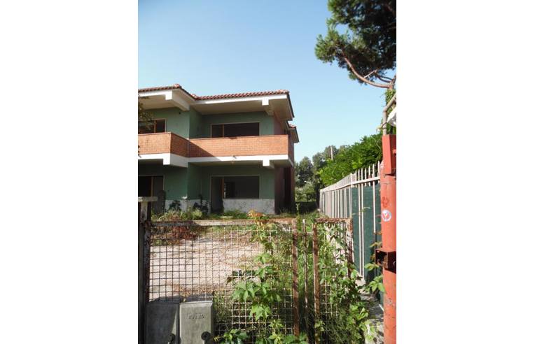 casa indipendente in vendita a Castel Volturno in zona Pineta Grande