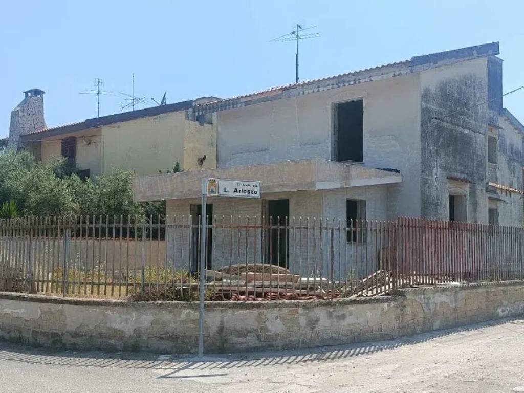 casa indipendente in vendita a Castel Volturno