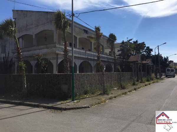 casa indipendente in vendita a Castel Volturno in zona Ischitella