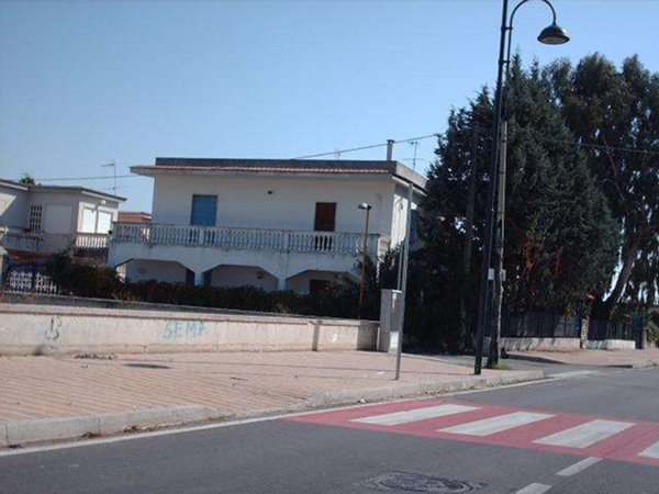 intera palazzina in vendita a Castel Volturno