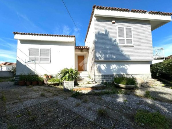 casa indipendente in vendita a Castel Volturno