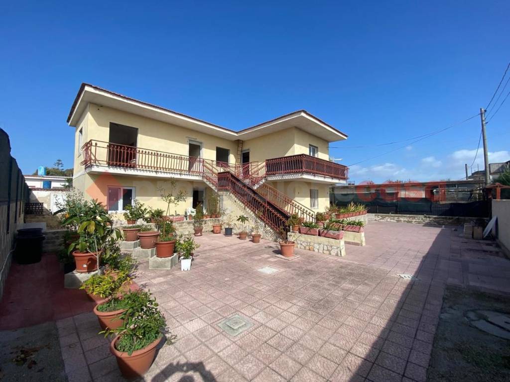 casa indipendente in vendita a Castel Volturno