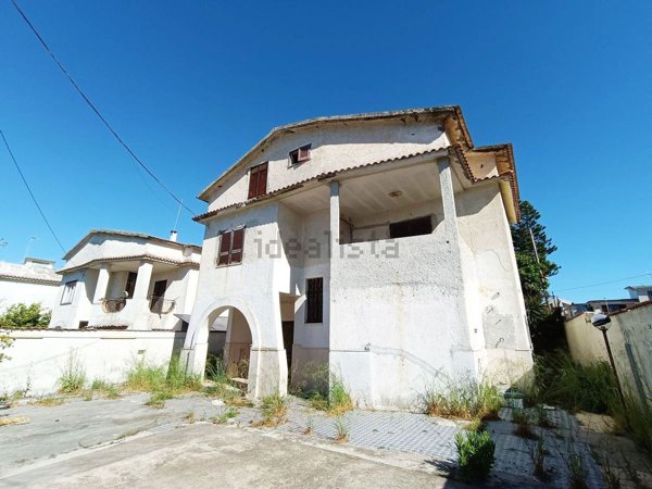 casa indipendente in vendita a Castel Volturno in zona Ischitella