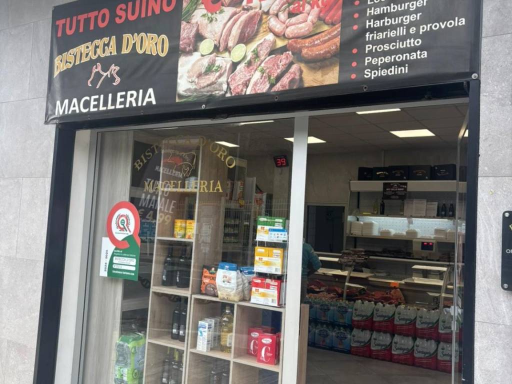 negozio in vendita a Castel Volturno in zona Villaggio Coppola