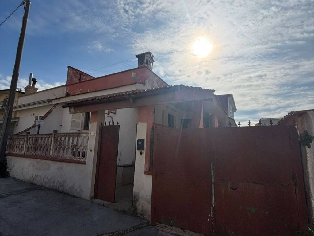 casa indipendente in vendita a Castel Volturno in zona Ischitella
