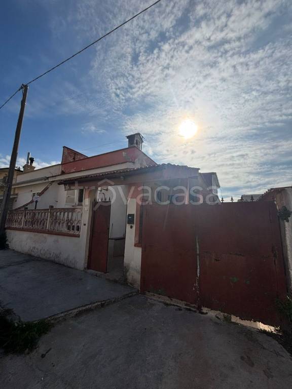casa indipendente in vendita a Castel Volturno in zona Ischitella