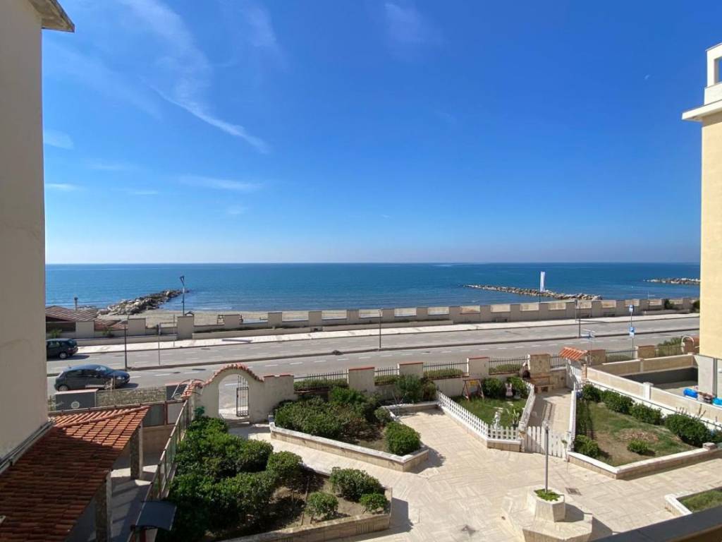 appartamento in vendita a Castel Volturno in zona Villaggio Coppola