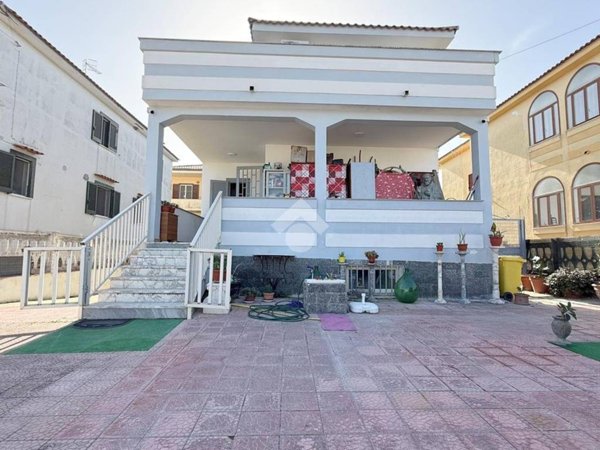 casa indipendente in vendita a Castel Volturno