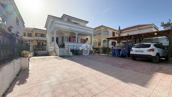 casa indipendente in vendita a Castel Volturno