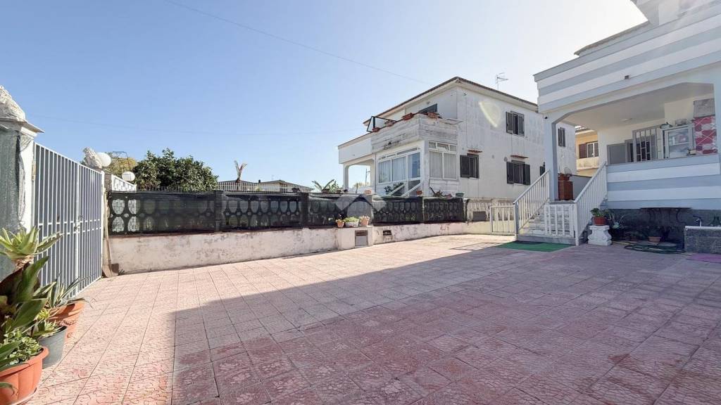 casa indipendente in vendita a Castel Volturno