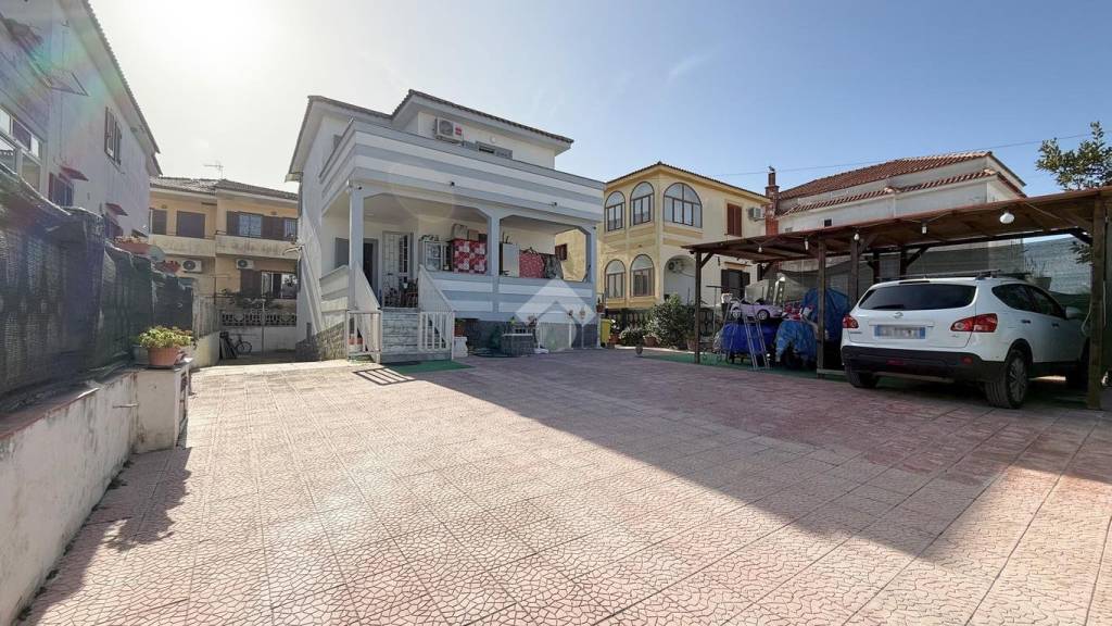 casa indipendente in vendita a Castel Volturno