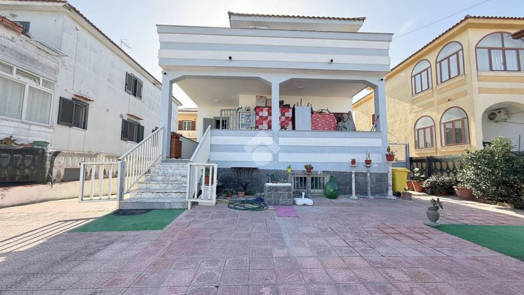 casa indipendente in vendita a Castel Volturno