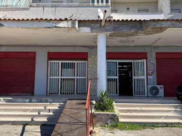 negozio in vendita a Castel Volturno