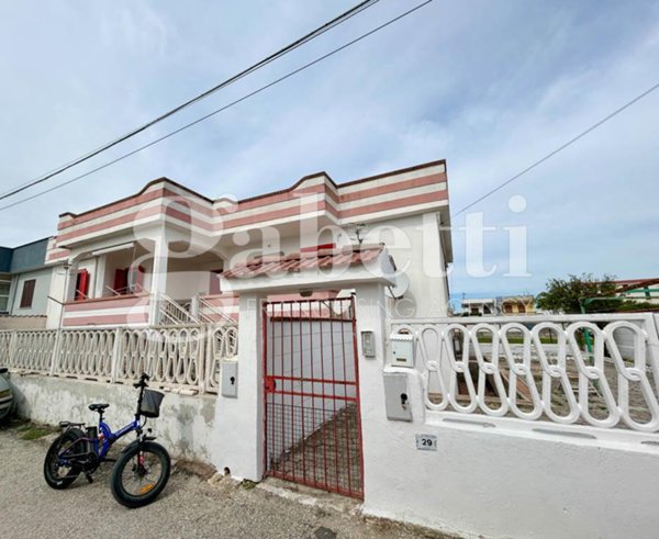 casa indipendente in vendita a Castel Volturno