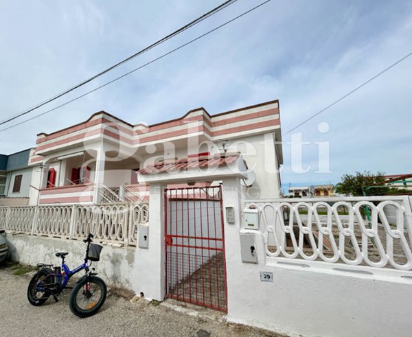 casa indipendente in vendita a Castel Volturno