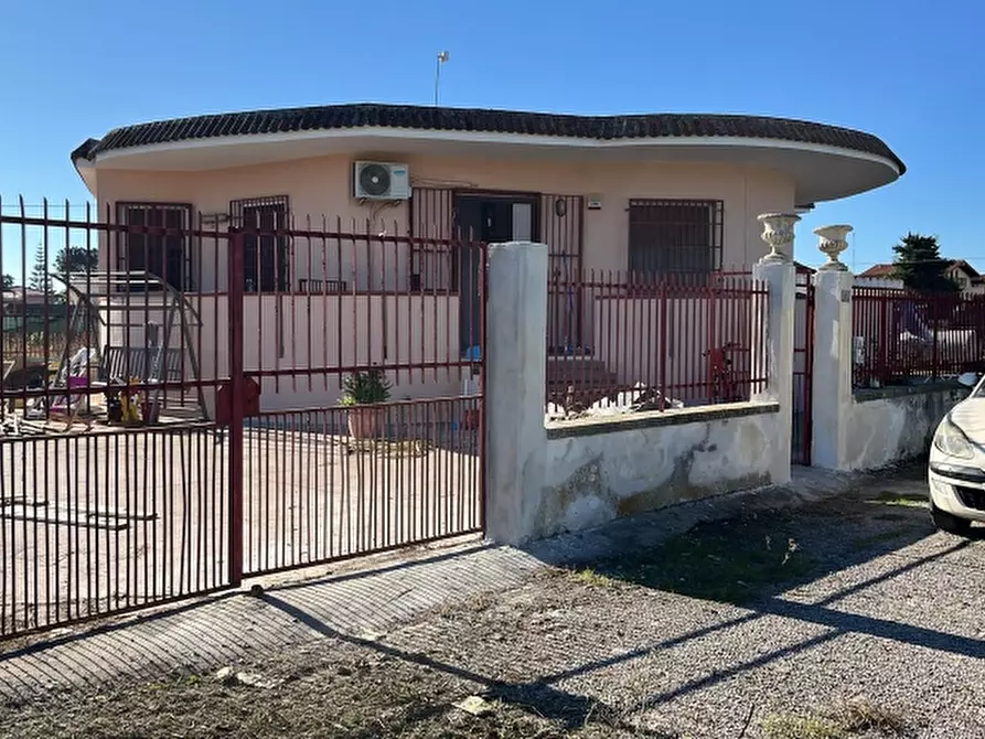 casa indipendente in vendita a Castel Volturno in zona Villaggio Coppola