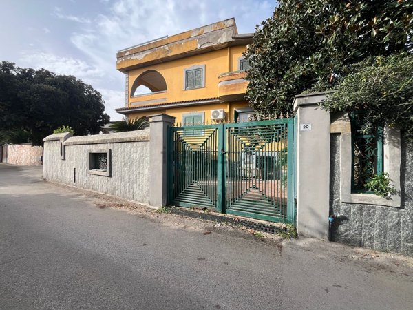 casa indipendente in vendita a Castel Volturno