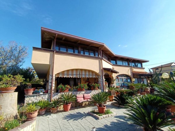 casa indipendente in vendita a Castel Volturno in zona Villaggio Coppola