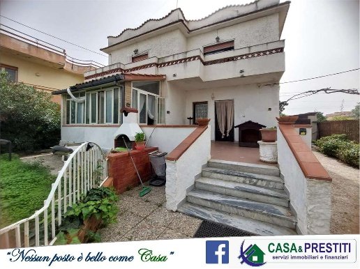 casa indipendente in vendita a Castel Volturno