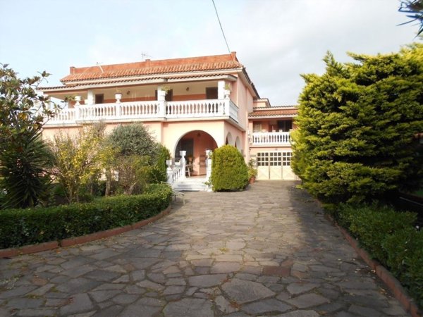 casa indipendente in vendita a Castel Volturno