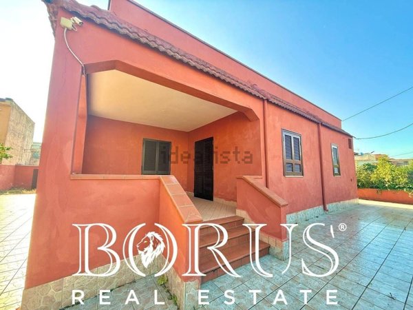 casa indipendente in vendita a Castel Volturno