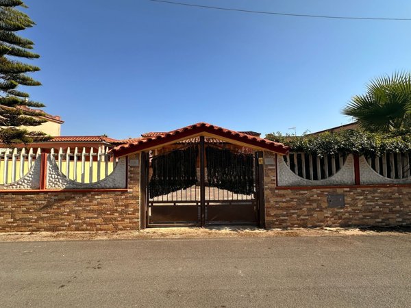 casa indipendente in vendita a Castel Volturno