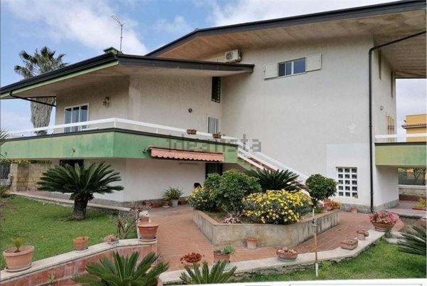 casa indipendente in vendita a Castel Volturno